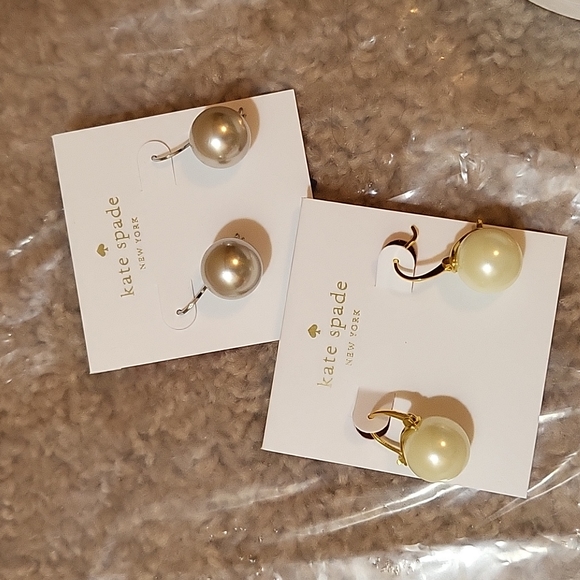 ***** SOLD OUT ****** Kate Spade Pearl Stud Earrings - Picture 4 of 5